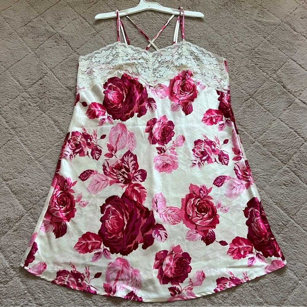 Amoureuse Floral Lace Satin Slip‎ Coquette Minimalist Whimsical Preppy Size M